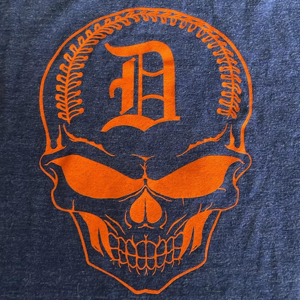 Detroit Tigers baseball skull T shirt women’s medium
